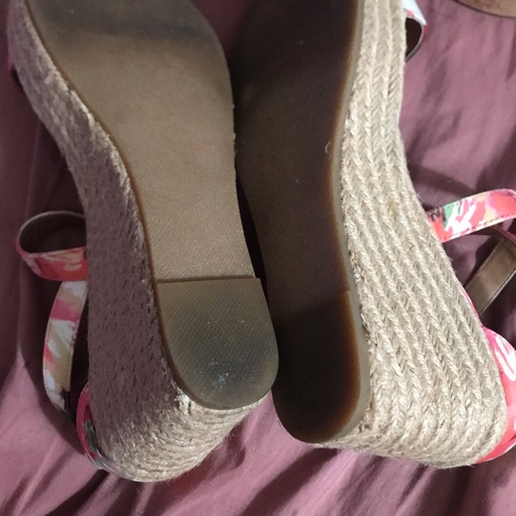 Steve Madden Wedge Flowers Sandals. - Picture 5 of 8